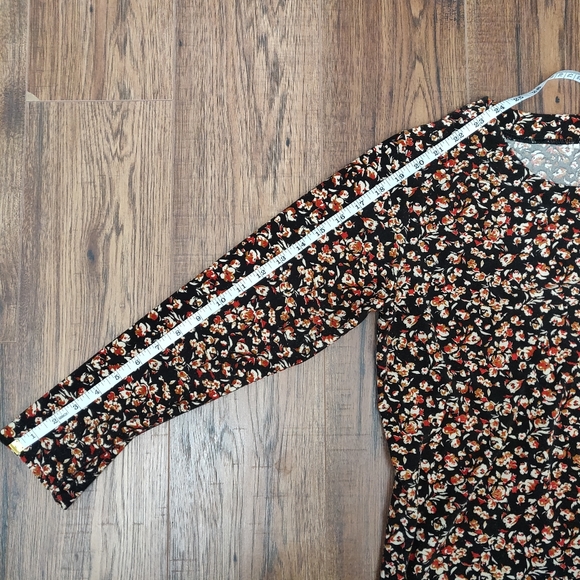 Mid Sleeve Flower Print Soft Round Neck Tee shirt - Picture 7 of 8